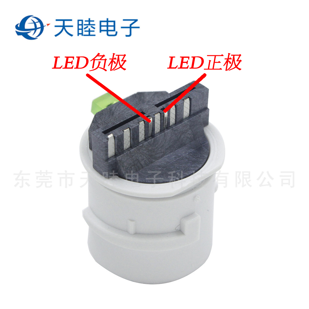 带LED灯带防尘帽RJ45防水连接器高清图